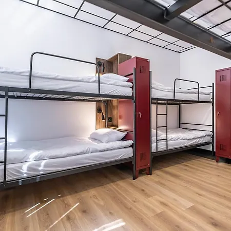 Vola Hostel *