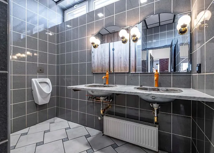 بيت شباب Vola وارسو